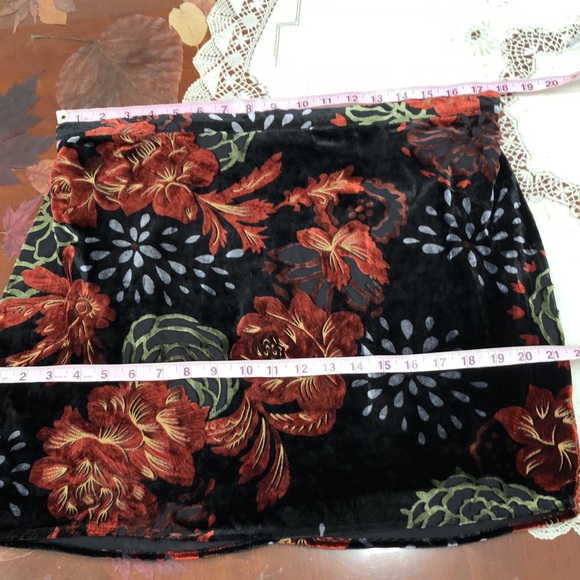SOLD Band of Gypsies Velvet Floral Mini Skirt Size Large Black Burnt Sienna - Picture 8 of 12